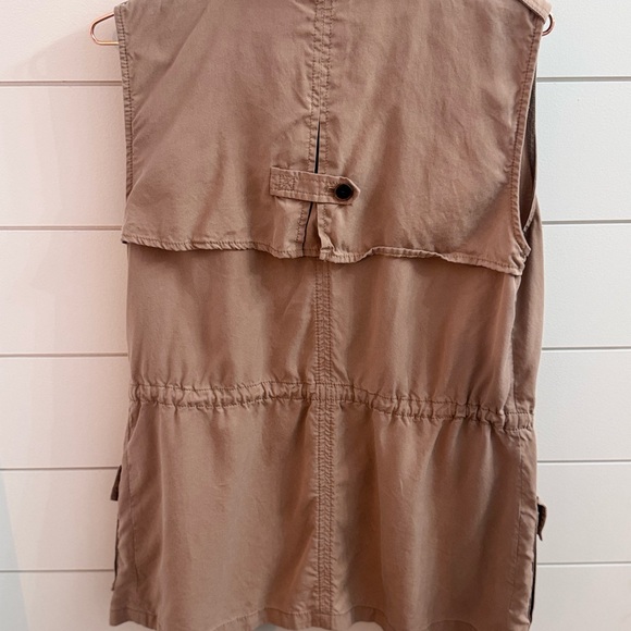 Banana Republic Heritage River Vest - Picture 2 of 5